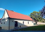 Arcibiskup Orosch požehnal pri bazilike v Trnave obnovený Dom pútnika