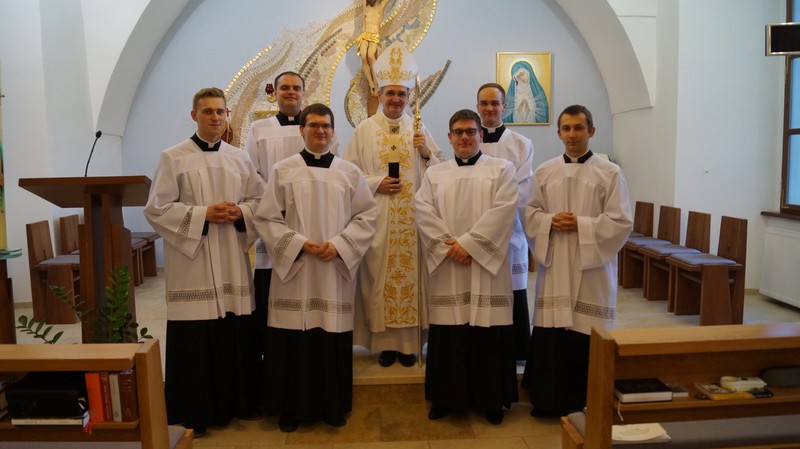 Medzi kandidátov diakonátu a kňazstva prijali aj našich seminaristov