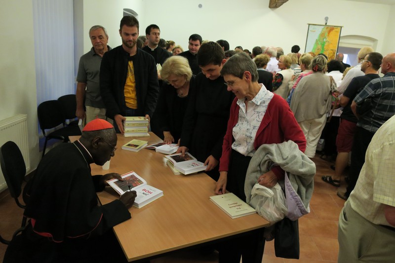 Kardinál Robert Sarah prezentoval svoju knihu aj v Trnave