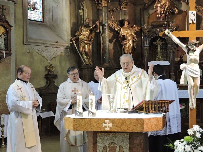 Vo farskom kostole v Pobedime konsekrovali nový oltár