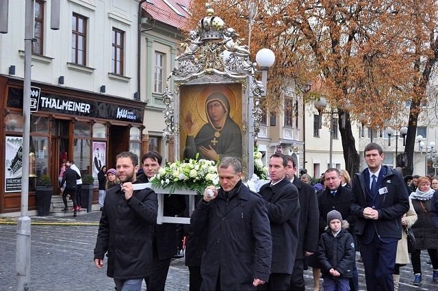 Pannu Máriu Trnavskú si uctili procesiou s milostivým obrazom
