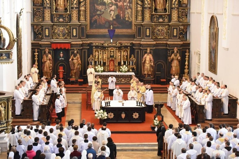 V katedrále sa svätili oleje a kňazi si obnovili svoje sľuby