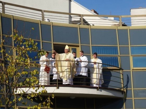 Pastoračné centrum v Piešťanoch požehnal arcibiskup Orosch