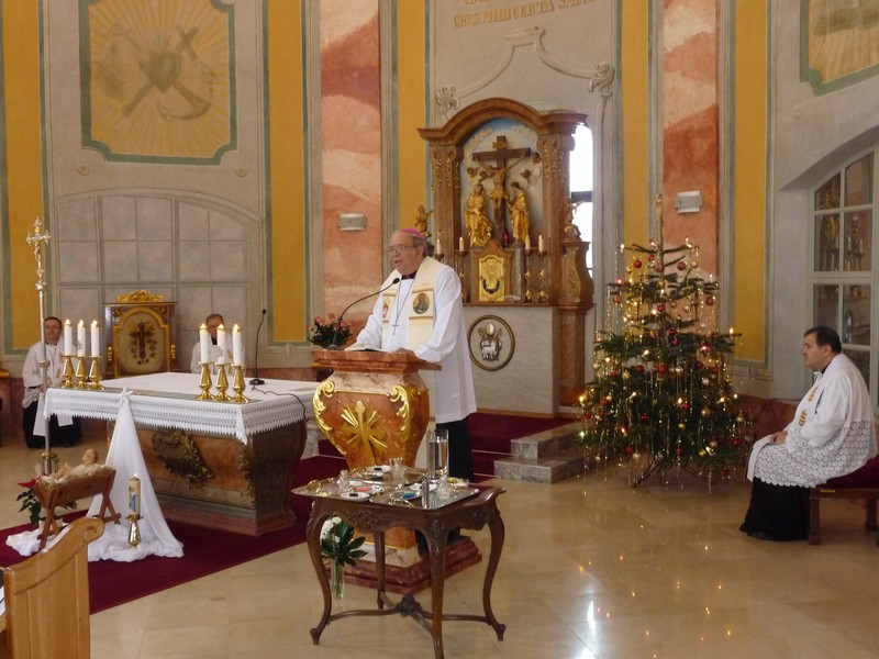 Arcibiskup viedol koledu a požehnal sochu Fatimskej Panny Márie