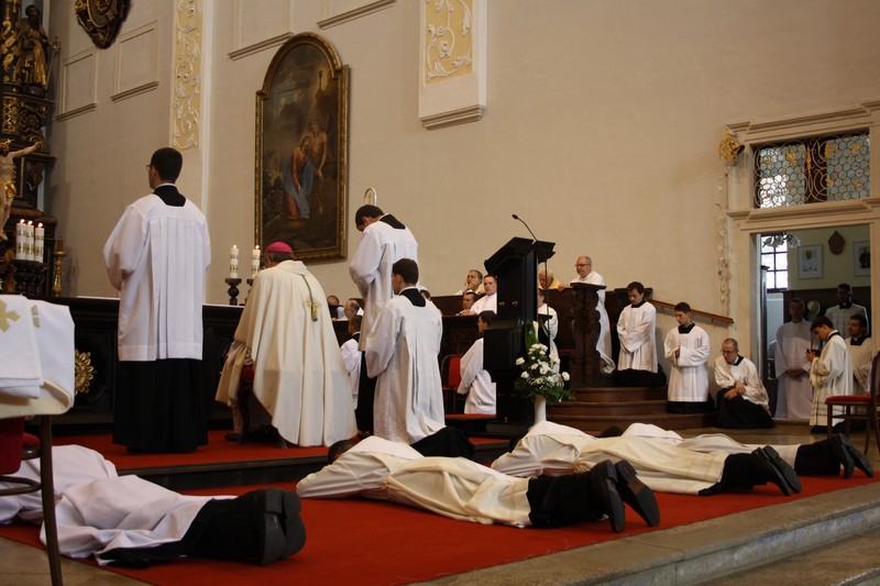 Arcibiskup Orosch vysvätil troch kňazov a jedného diakona