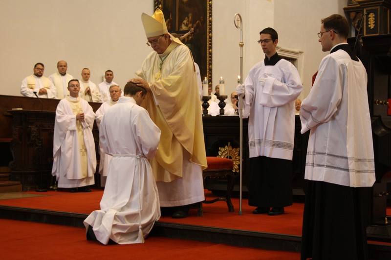 Trnavský arcibiskup dnes vysvätil jedného kňaza a jedného diakona