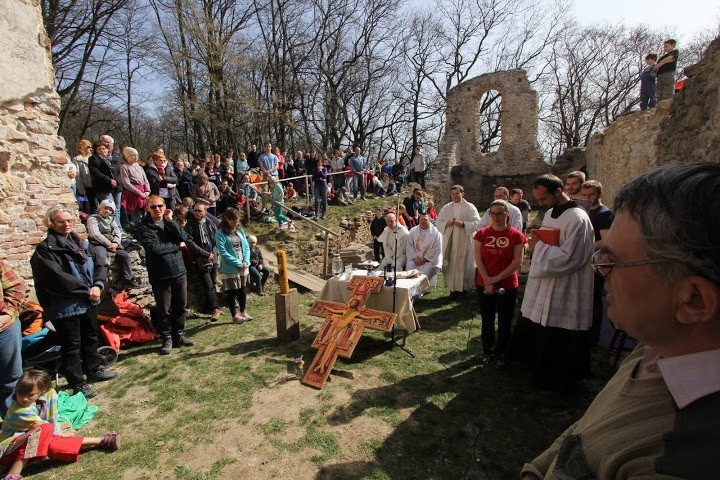 Bielonedeľná púť na Katarínku opäť prilákala zástup pútnikov