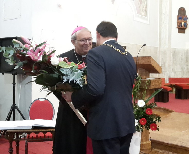 Arcibiskup Orosch sa stal čestným občanom mesta Nové Zámky