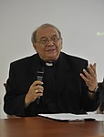 Arcibiskup Orosch prednášal o utečencoch a misiách