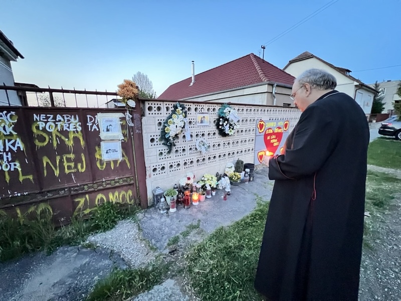 Trnavský arcibiskup si vo Veľkej Mači uctil pamiatku zavraždeného novinára