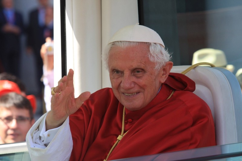 Predseda KBS Bernard Bober vyzýva pripojiť sa k modlitbe za Benedikta XVI.