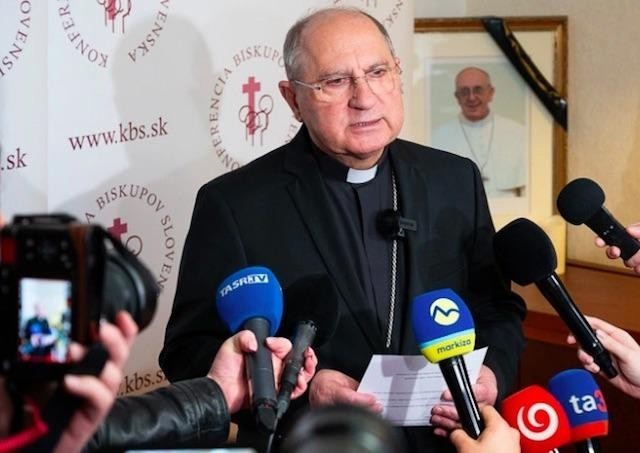 Slovenskí biskupi pozvali k zvoneniu zvonov pri pohrebe pápeža Františka