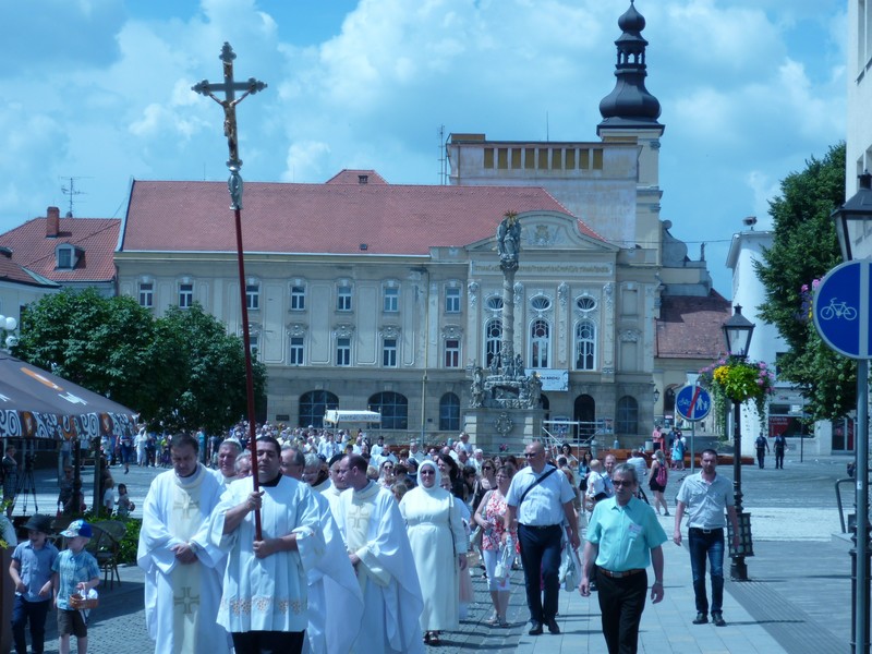 Arcibiskup Orosch: Ako dobre, že sa na sviatok Božieho Tela vieme stretnúť