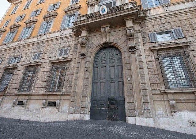 Kongregácia pre náuku viery: Nemožno požehnávať homosexuálne zväzky