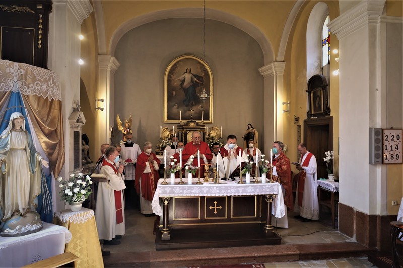 V Číčove požehnali obnovený kostol a kláštor