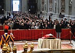 Telesné pozostatky Benedikta XVI. si prišlo uctiť už viac než stotisíc ľudí