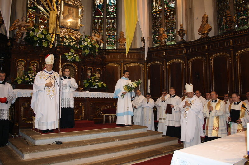 Kardinál Erdö putoval k Trnavskej Panne Márii