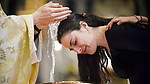 Tisíce Francúzov žiadajú o krst