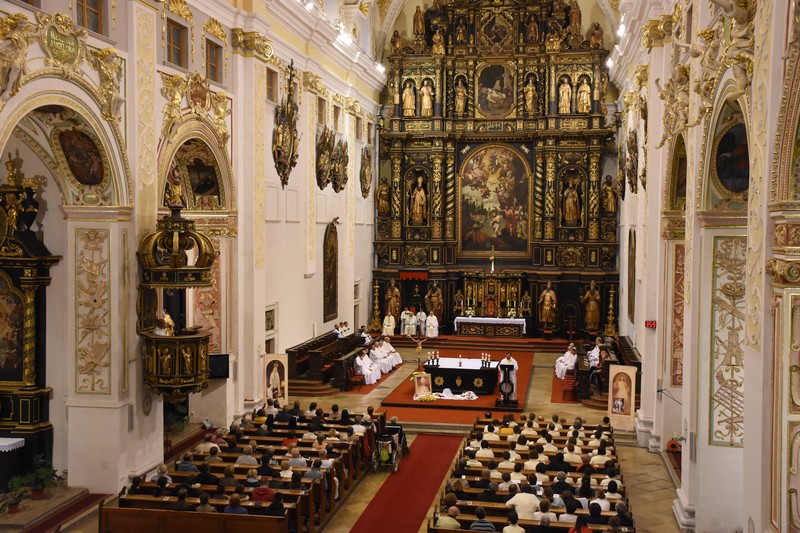 V katedrále pribudne v nedeľu jedna svätá omša pre seniorov
