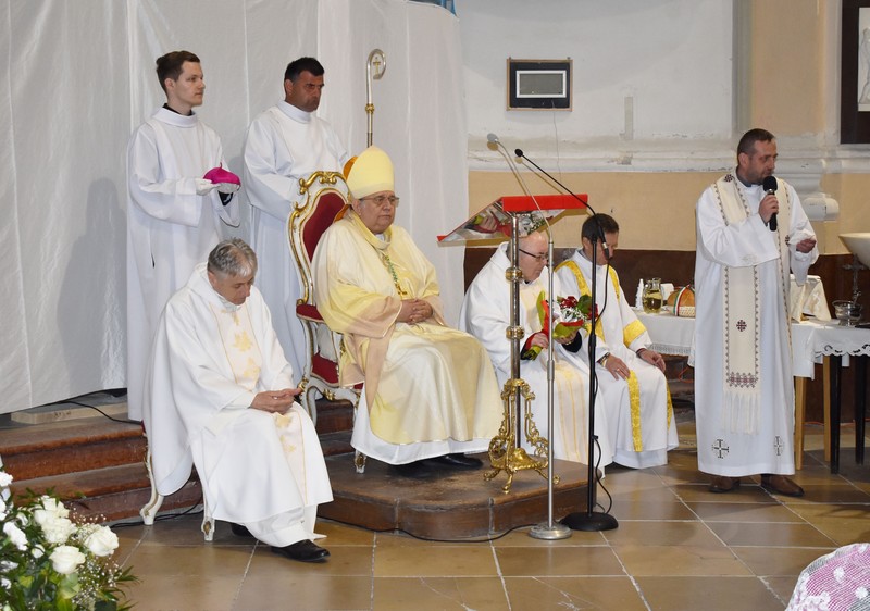 V Komárne sa modlili za kňazské a rehoľné povolania