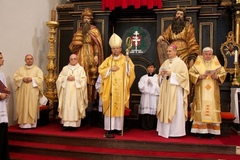 Arcibiskup Ján Orosch sa poďakuje Bohu za 15 rokov biskupskej služby