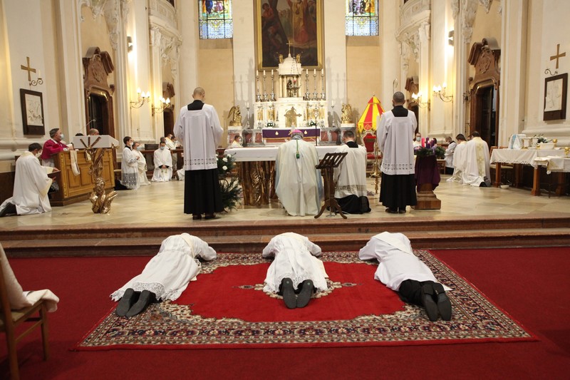 Do služby Božiemu ľudu v Trnavskej arcidiecéze nastupujú traja novokňazi