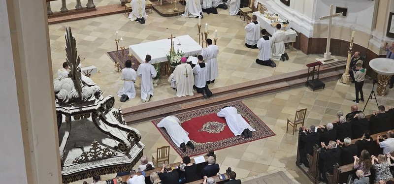 V Komárne boli veriaci účastní na diakonskej a kňazskej vysviacke