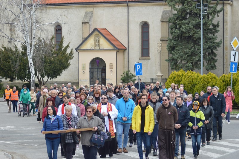 V Hlohovci sa konala krížová cesta ulicami mesta