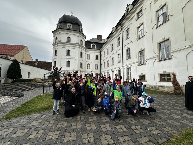 V bazilike sa stretli miništranti z farností Bratislava - Ružinov a Trnava - mesto