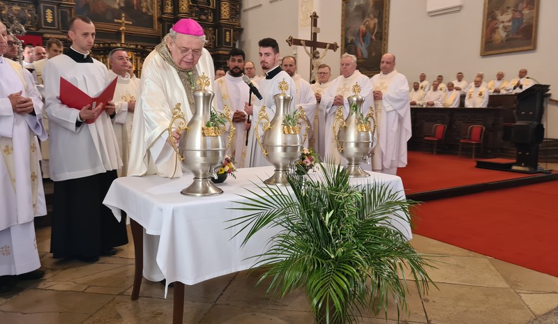 Kňazi Trnavskej arcidiecézy si obnovili svoje sľuby na Missa chrismatis