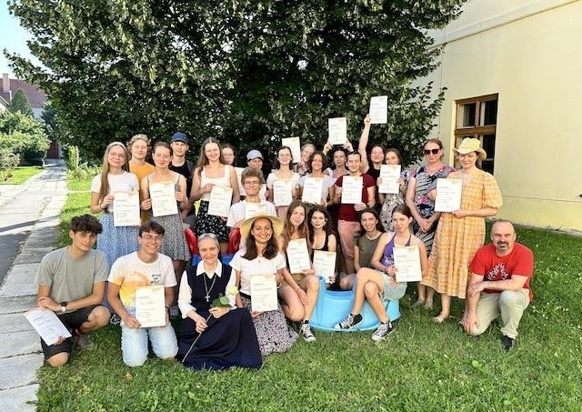 Mladí dobrovoľníci Centra pomoci pre rodinu v Trnave robia svet krajším