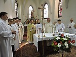 Arcibiskup požehnal zreštaurovaný bočný oltár vo "sv. Helenke"