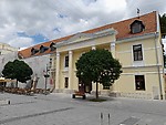 Prebieha obnova fasády Špitálika a múra na Námestí svätého Mikuláša