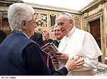 Pápež požiadal novinárov o pokojné a úplné informovanie