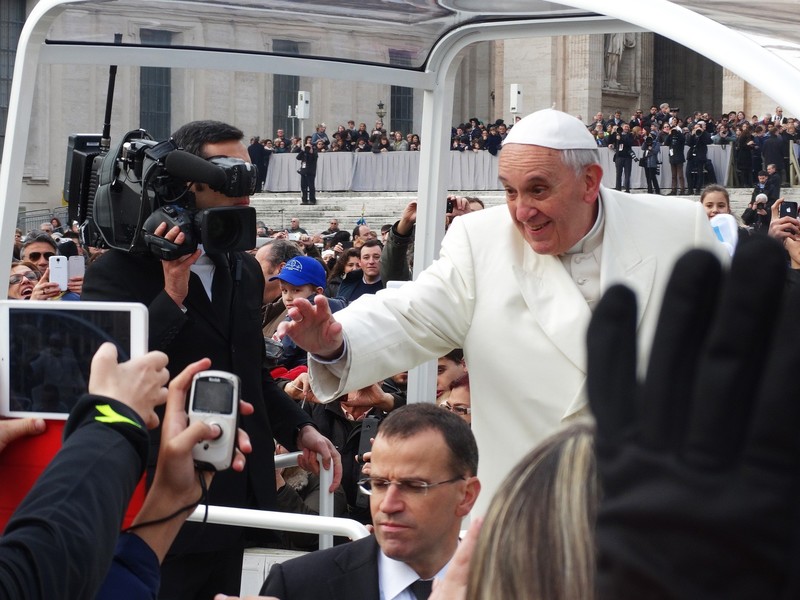 LUMEN: Otázky o finančnej rentabilite návštevy pápeža nie sú podľa politológa na mieste
