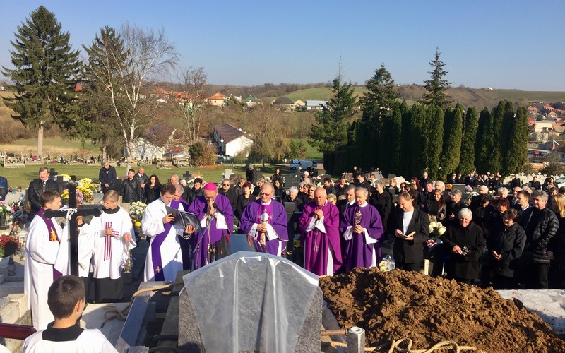 Arcibiskup Orosch celebroval zádušnú svätú omšu za kňaza Urbana