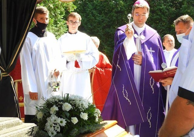 V Dulovej Vsi sa naposledy rozlúčili so zosnulým Pavlom Repkom