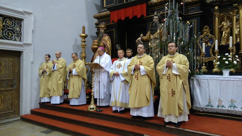 Arcibiskup Orosch slávil v katedrále polnočnú svätú omšu