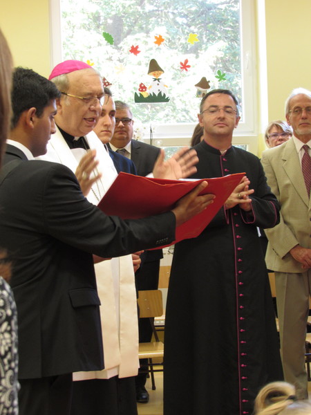 V Komárne požehnali obnovené budovy Cirkevnej spojenej školy