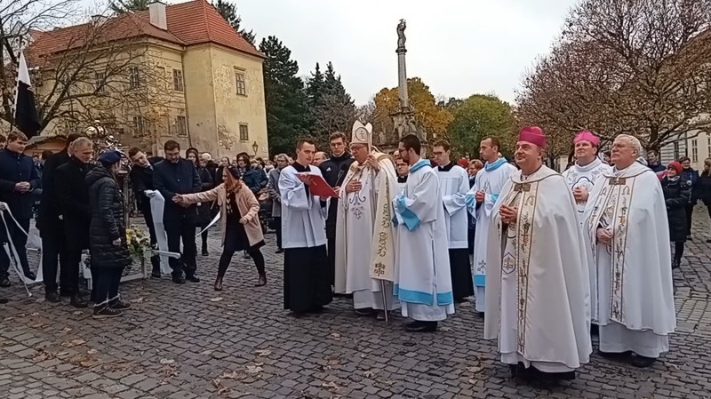 Arcibiskup Ján Orosch požehnal obnovenú faru Trnavskej farnosti sv. Mikuláša