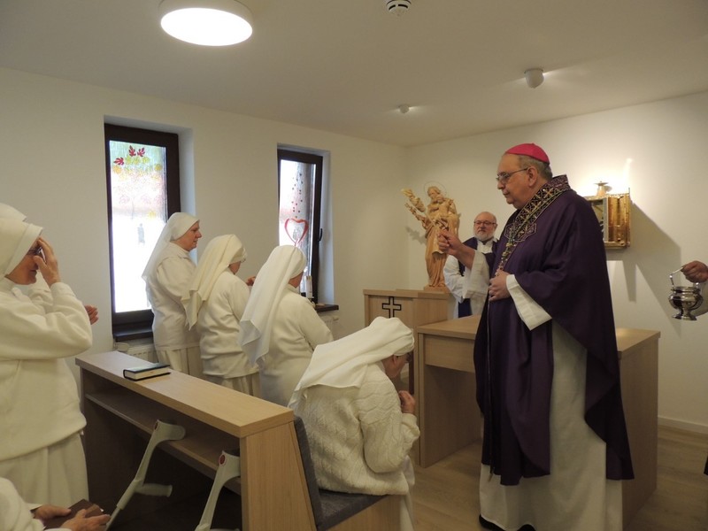 Trnavský arcibiskup požehnal Kaplnku sv. Jozefa vo vrbovskom kláštore