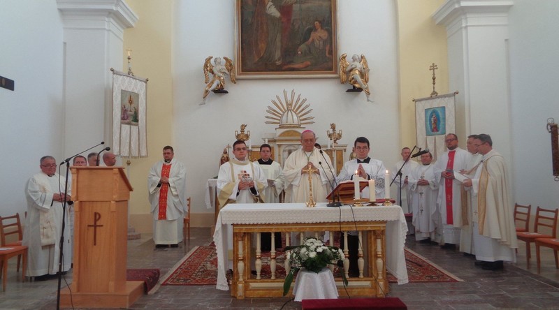 V Okoličnej na Ostrove slávnostne požehnali obnovený kostol