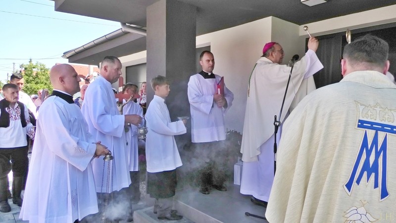 Vo farnosti Dolné Orešany požehnali novú farskú budovu