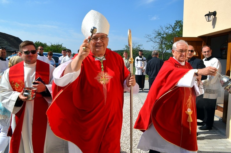 V Matúškove požehnali obnovenú budovu farského úradu