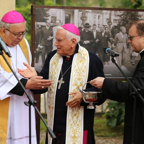 Na Kúpeľnom ostrove v Piešťanoch opäť požehnali liečivé pramene