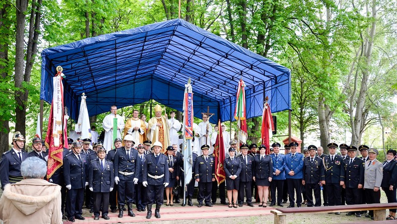 V Gabčíkove požehnali hasičskú zbrojnicu a nový hasičský čln