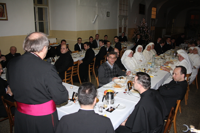 Biskupi na "štedrej večeri" v kňazskom seminári