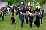 Sviatky sa začali, Trnavčania niesli mestom drevené kríže