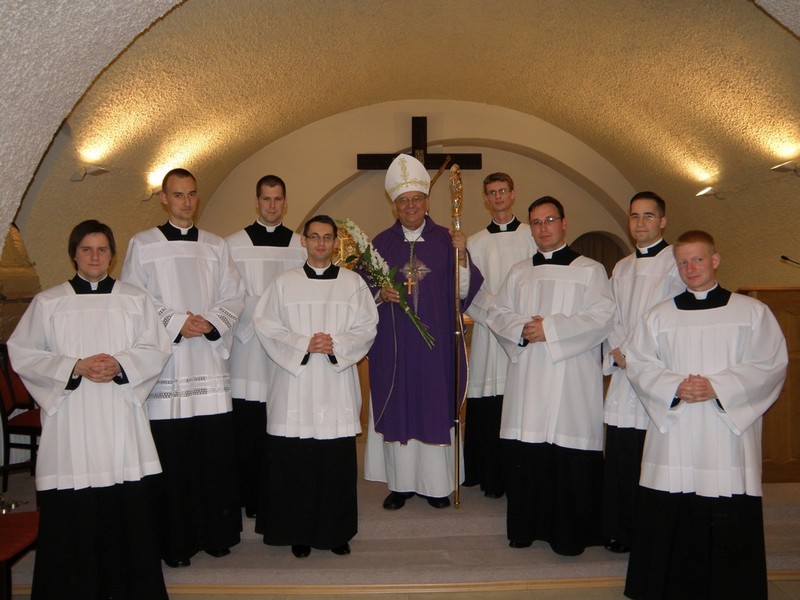 Arcibiskup Orosch udelil seminaristom ministérium akolytátu