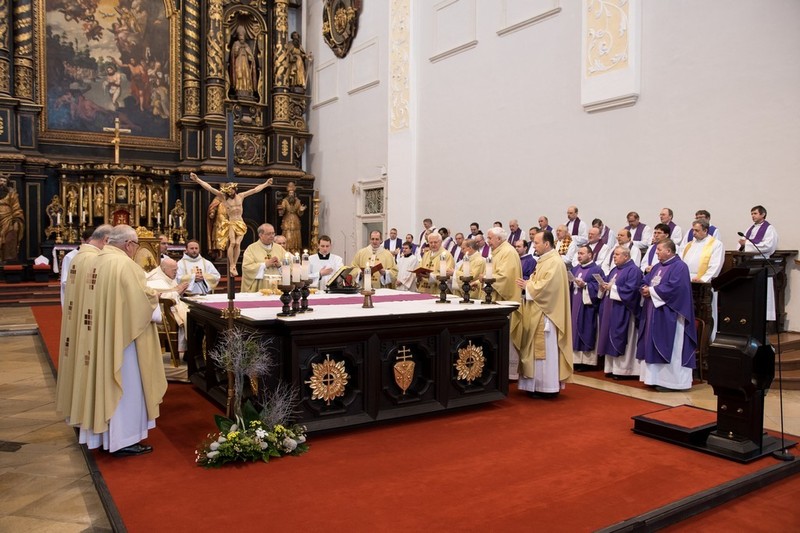 V katedrále ďakovali za 90 rokov života biskupa Vrableca